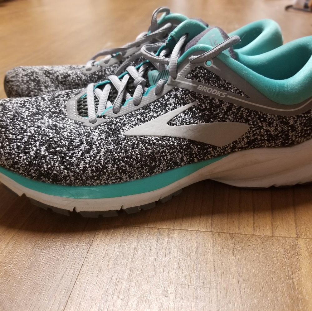 Brooks Launchs width B